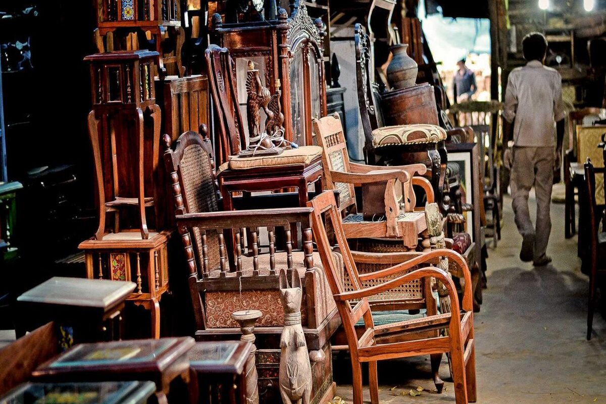 A Few Facts About Antique Furniture Dealers
